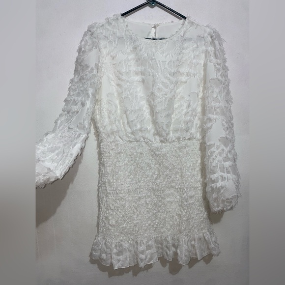 Elegant White Dress - Picture 2 of 5